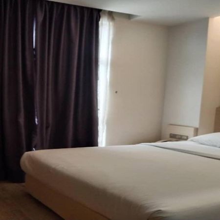 Minimalist Hotel Джохор-Бару Екстер'єр фото